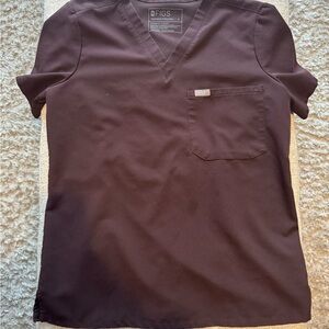 FIGS Women’s Bundle Catarina Scrub Top & Zamora Joggers in Espresso